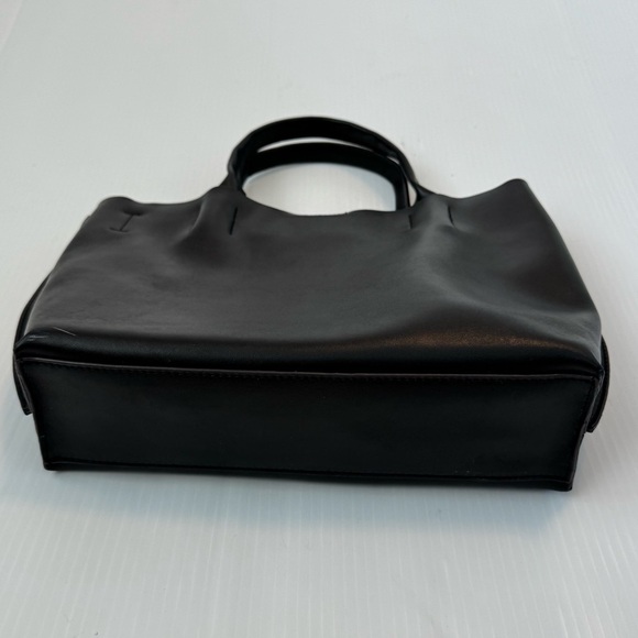 Co-Lab Elegant Black Leather Tote Bag with shoulder strap - Picture 3 of 10